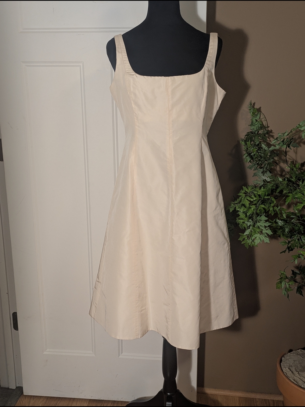 J. Crew 100% Silk Classic Cream Midi Dress. Fit And Flare. Sz 8P.